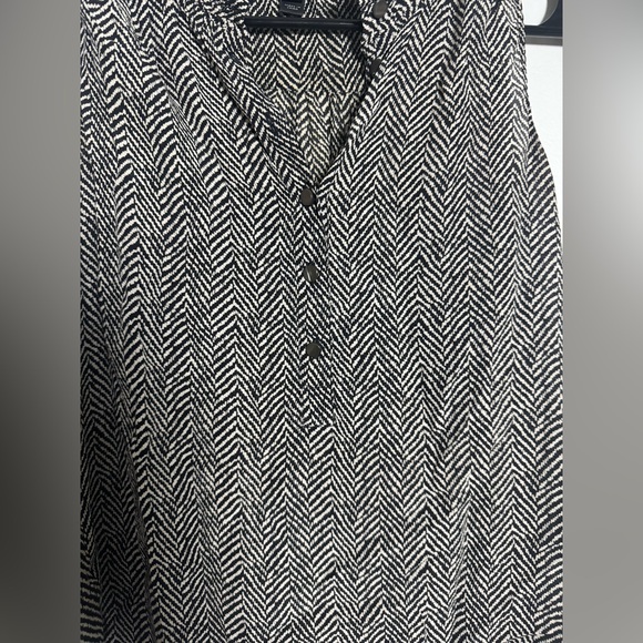 J.Crew Black White Sleeveless Blouse Ruffle Neck Button Front - Picture 4 of 5